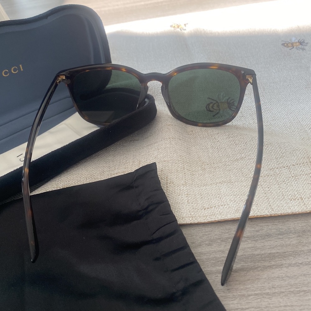 Women’s Gucci Sunglasses - Picture 3 of 7